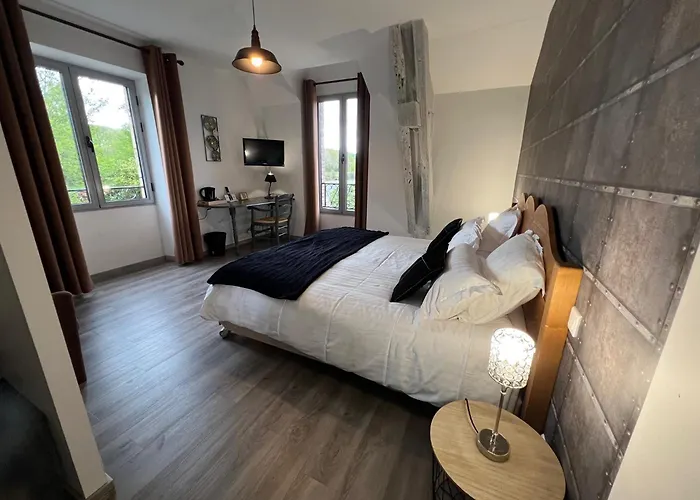 Logis De Cartassac Szálloda 3*